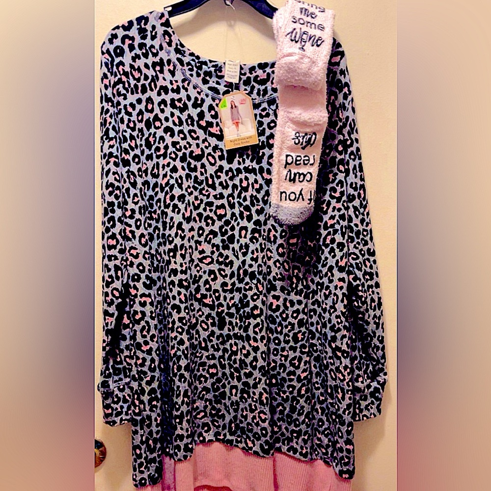 BNWT LILDY LEOPARD PRINT NIGHT GOWN AND FUZZY SOCKS